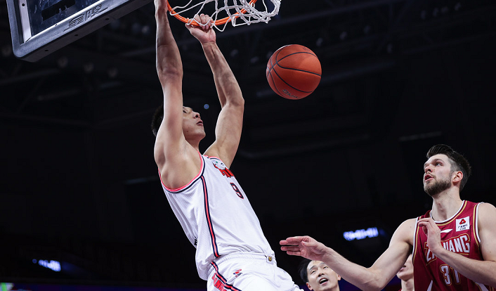 cba广东浙江哪个厉害(晋级四强！广东击败浙江，总分2-0横扫，易建联21 11，吴前3分)