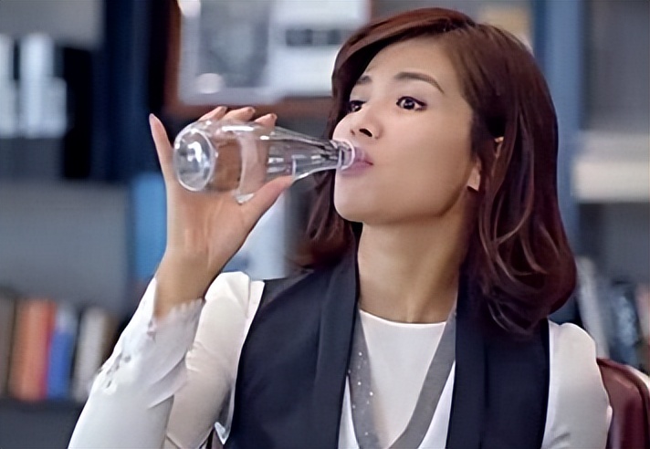 年赚百亿，却2次卖身！称霸广东的老字号，输给了昔日死敌