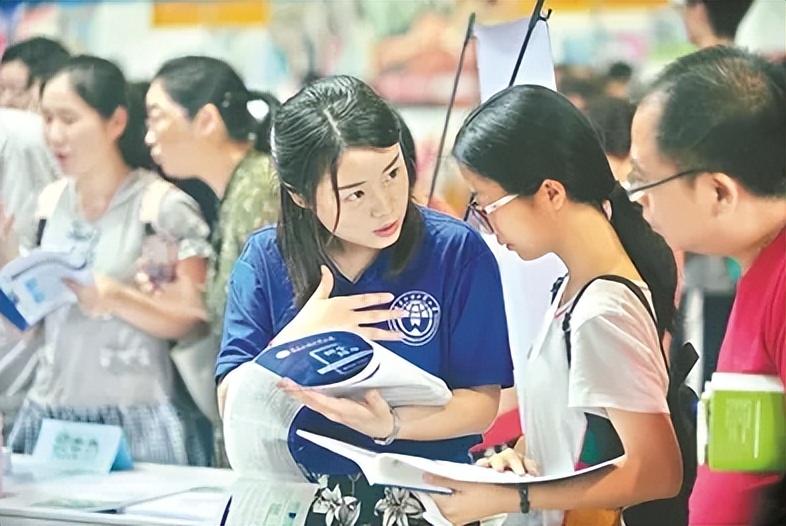 国内这4所专科高校，毕业有机会拿到铁饭碗，300多分的考生可参考