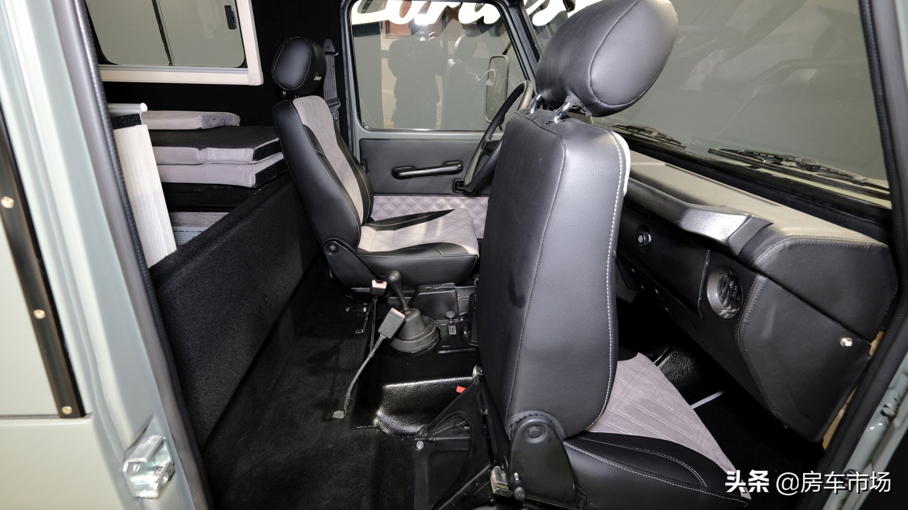 军用级奔驰大G改装房车，四驱带锁抗寒耐热，有人用它环球旅行