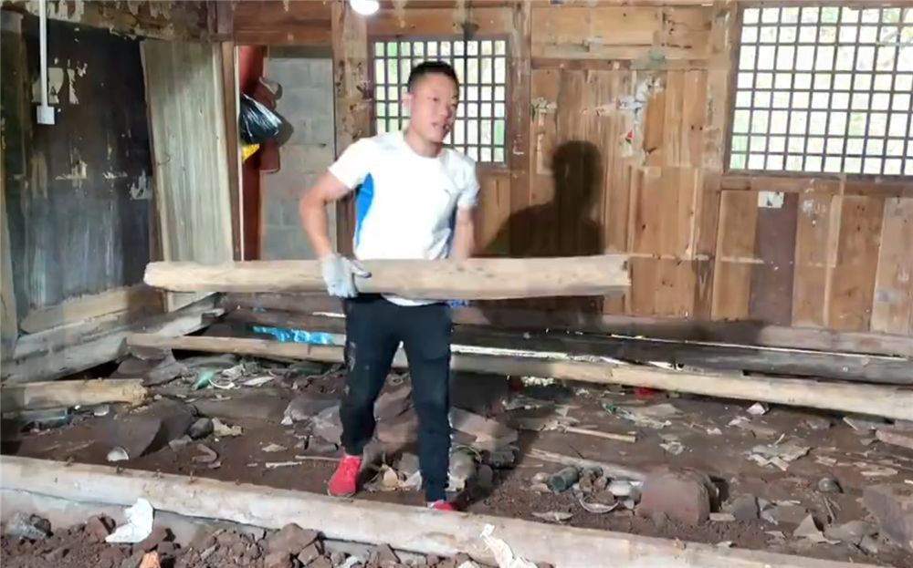 他用1个月时间，将乡下废旧木屋，变成舒适小家，住后不想回城里