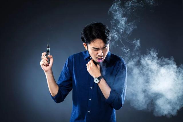 电子烟的危害究竟有多大？电子烟与传统香烟相比，谁的危害更大？