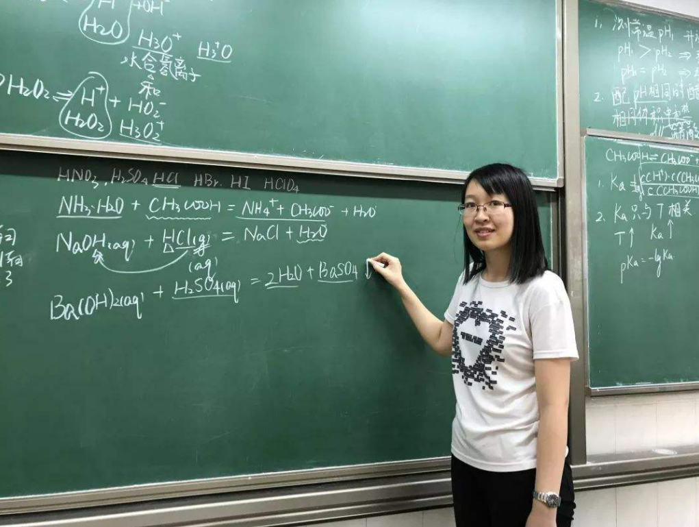 适合女生报考的4个专业，工作稳定且社会地位高，22届考生可参考