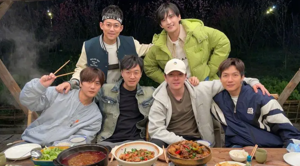 上线即热度3亿，0713的“放肆”，让《快乐再出发》满屏5星