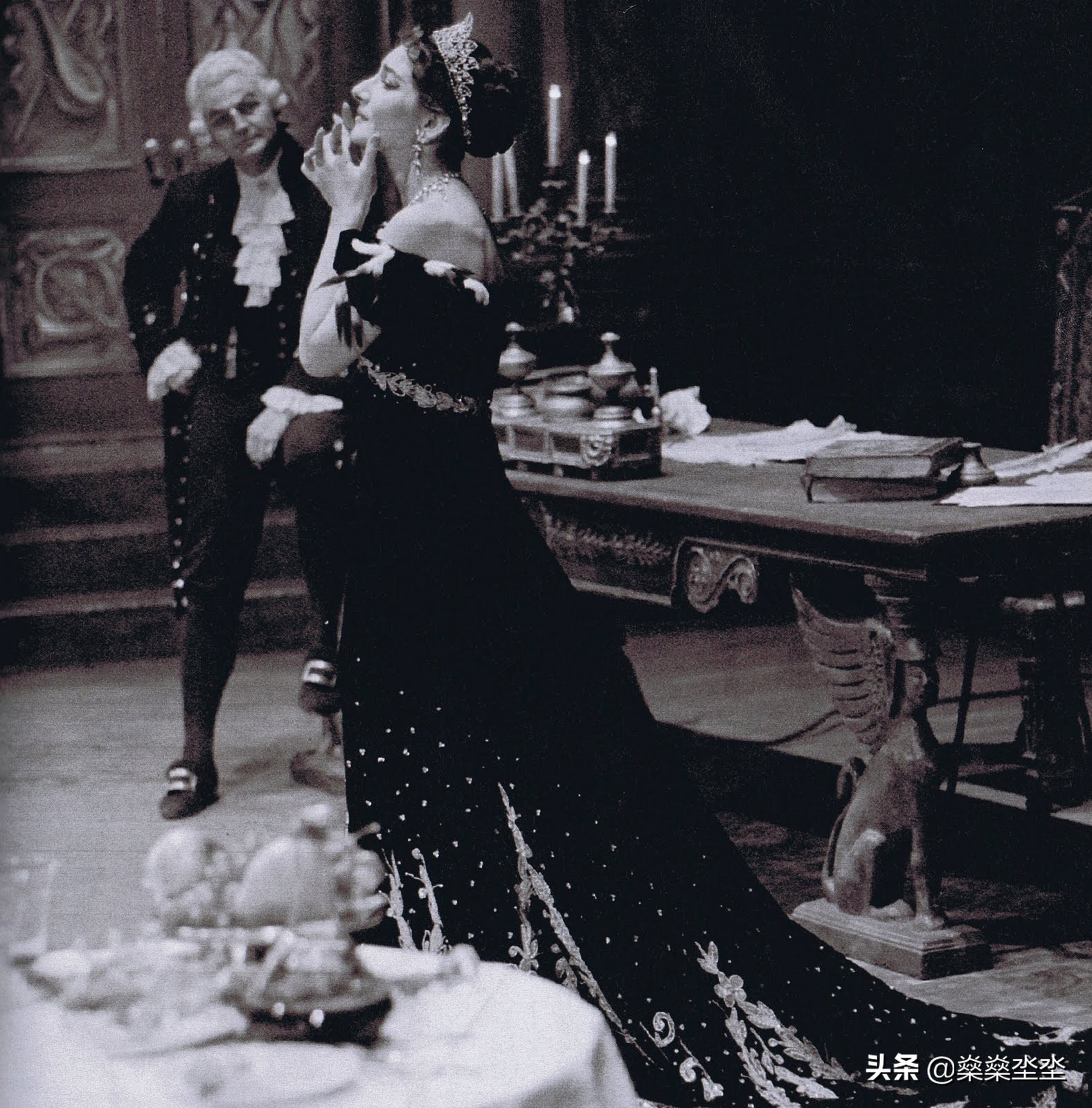 20世纪最伟大的女高音歌唱家玛丽亚·卡拉斯，为爱心碎而死