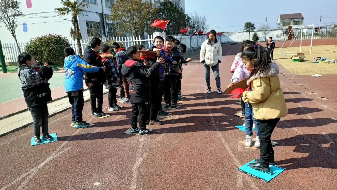 漣水縣義興中心小學開展首屆心育節(jié)(圖25) 漣水縣義興中心小學開展首屆心育節(jié)(圖25)