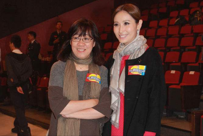 TVB颁奖礼上演宫斗，钟嘉欣痛失视后输给林夏薇是因为站错队？