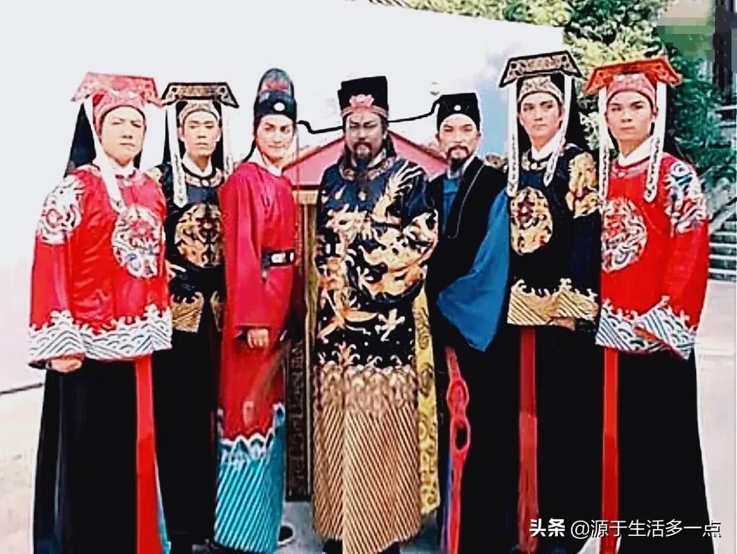 碧血青天杨家将：混搭杨家将、包青天两大北宋IP，乱七八糟的好看