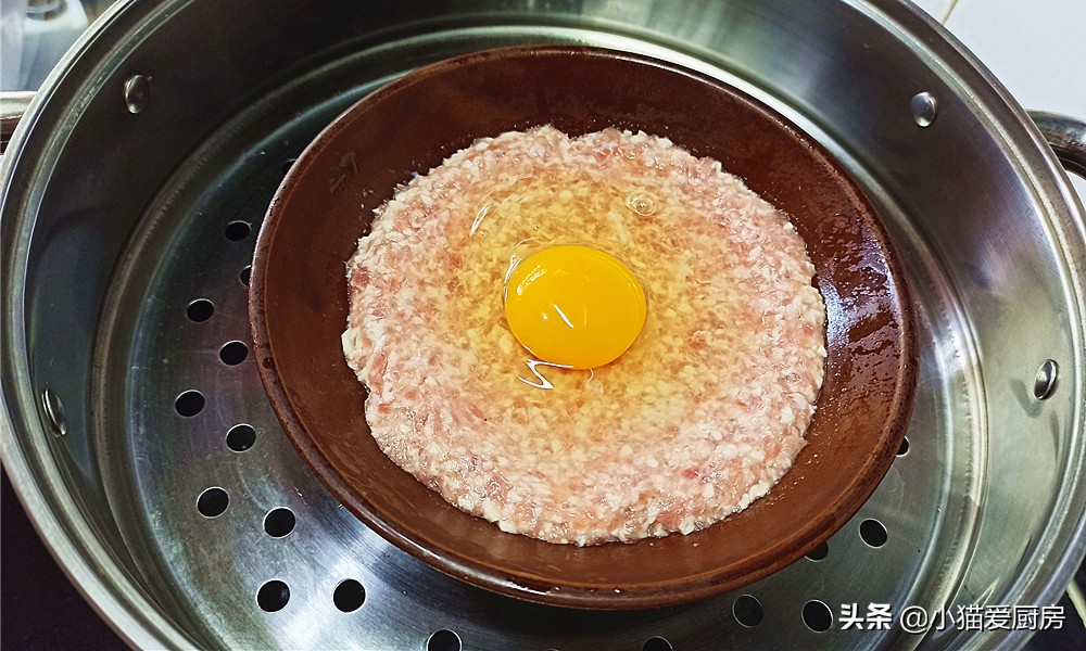 一个鸡蛋加二两瘦肉教你做成炖汤，营养味美好吃，做法还简单