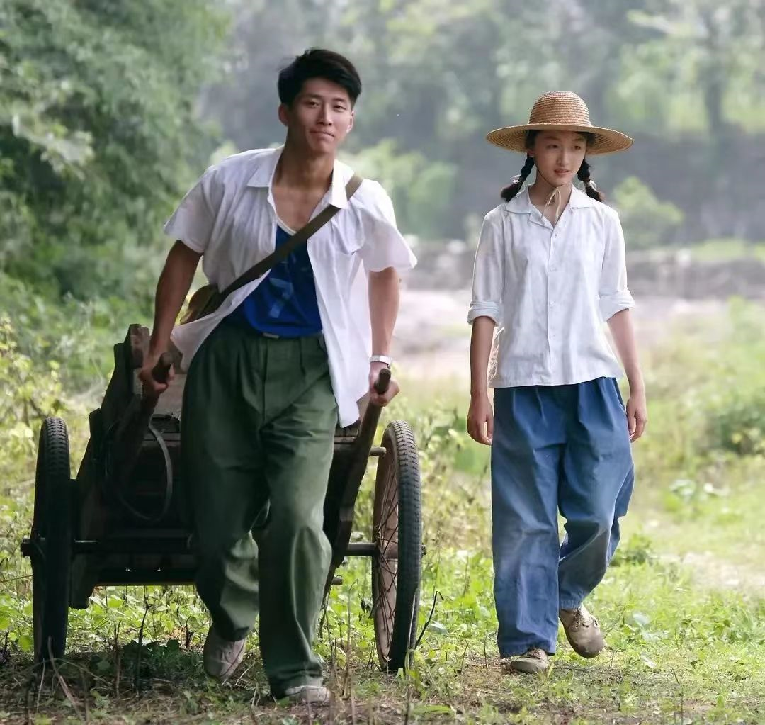 清纯校花误入名利场，会发生什么？是完成阶级跳越还是沦为三线？