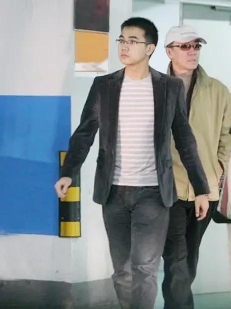 演员李幼斌：再婚成模范继父，亲儿子却让他头疼