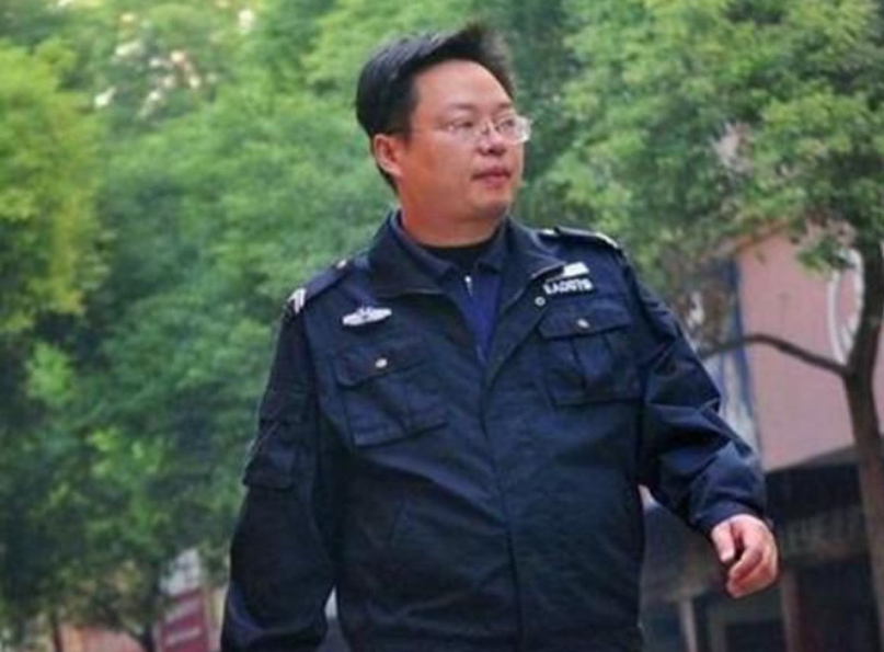 清华毕业后他回乡做保安，月薪2000元，从不参加同学聚会