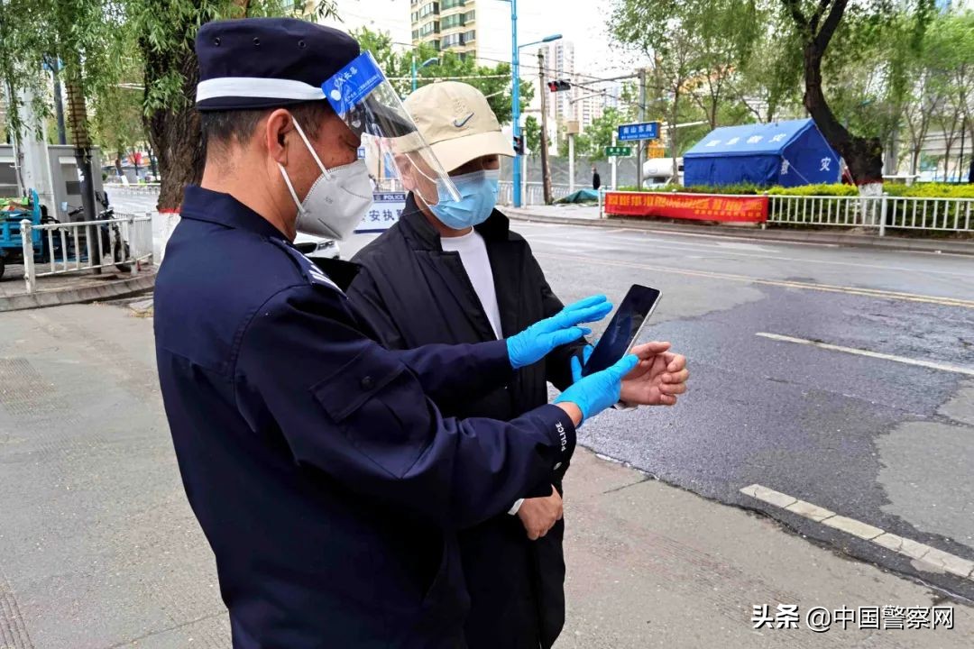 【疫情当前 警察不退】警徽闪耀 情暖“疫”线