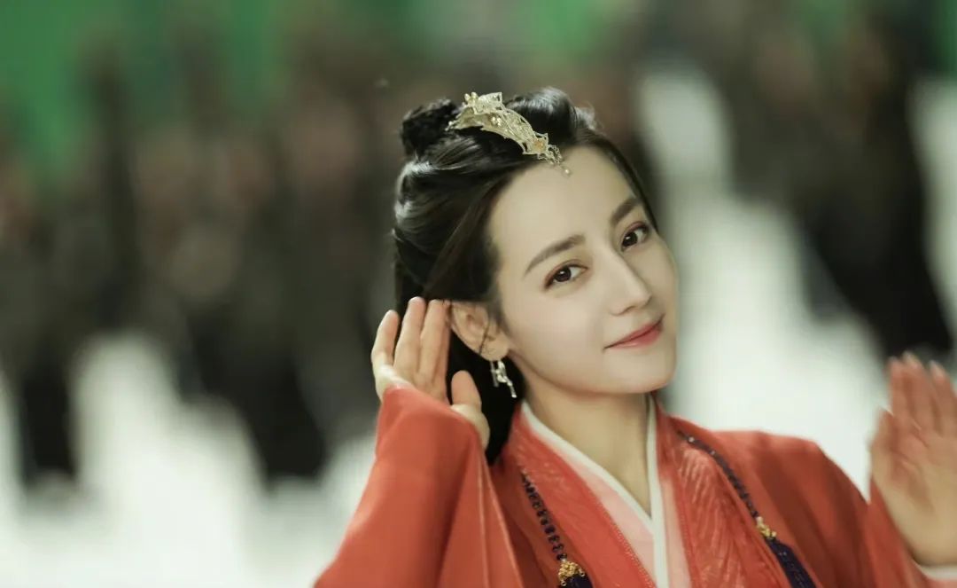 《皓衣行》又行了？迪丽热巴搭上大饼要飞升？