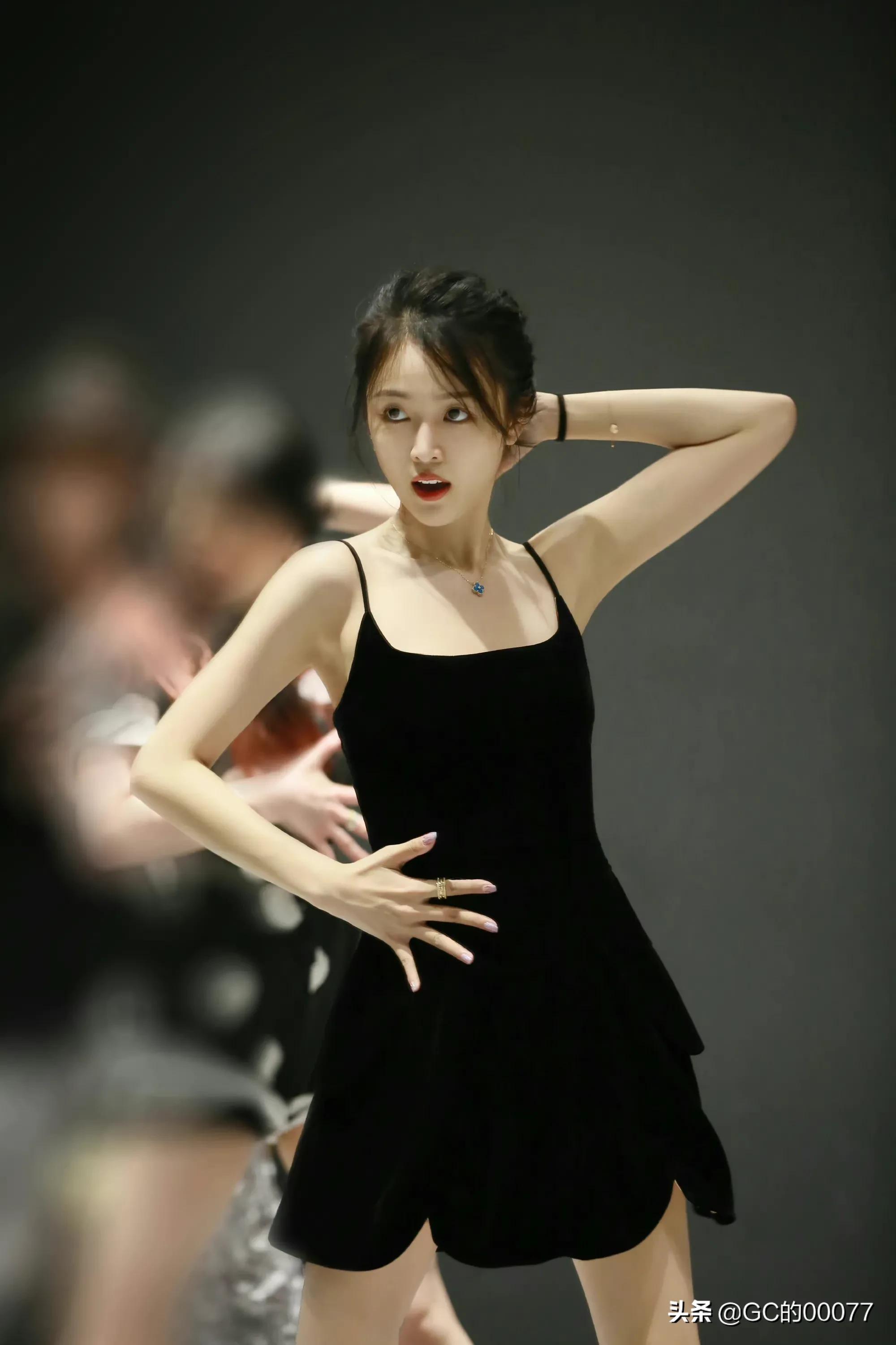 明星图片吴宣仪