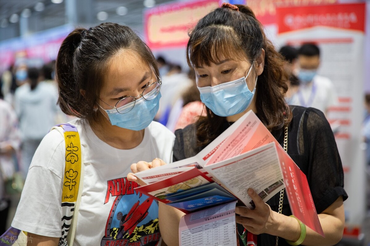 填报志愿，文科生和理科生如何选专业？按照这四个硬性条件去选择