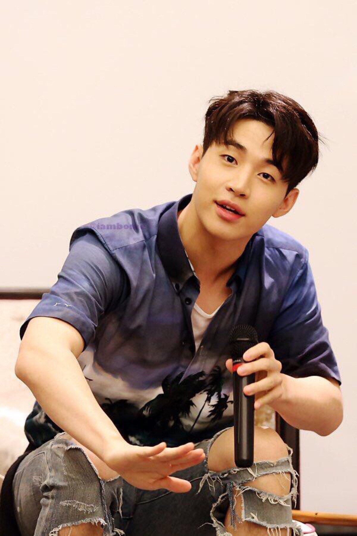 综艺中“令人气愤”的场面：让人舔脚趾，欺负没有背景的女演员