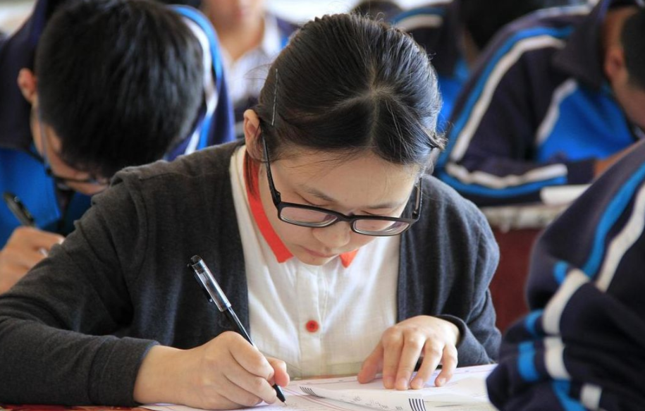 我国高中百强榜已更新，华师一附中稳坐榜首，上海中学无缘前五