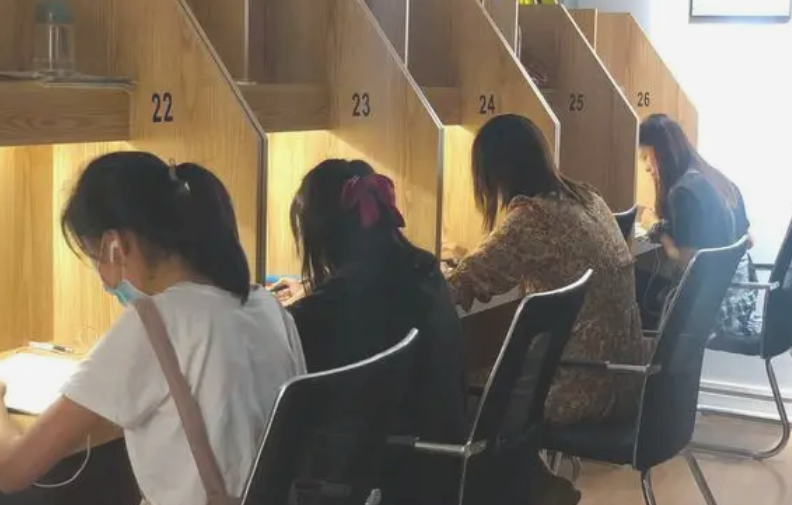 大学新生要注意，这几个“证”已被官方明确取消，考了也没啥大用