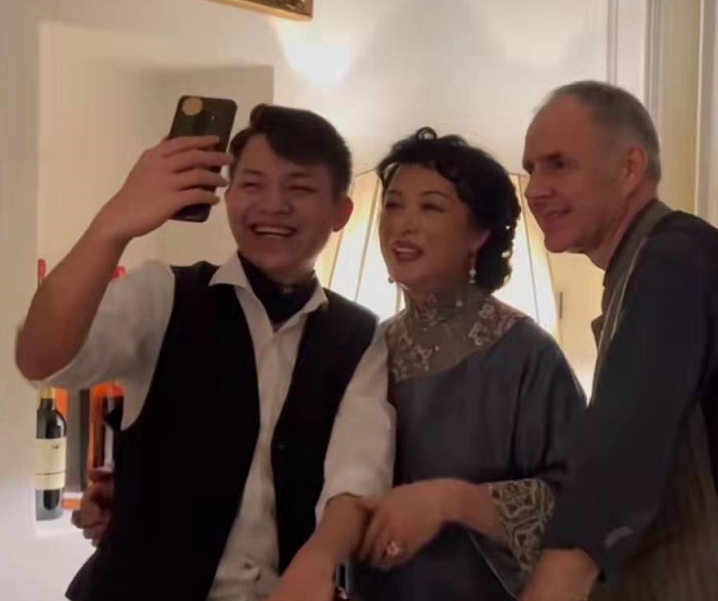 金星图片(金星携全家庆新年)