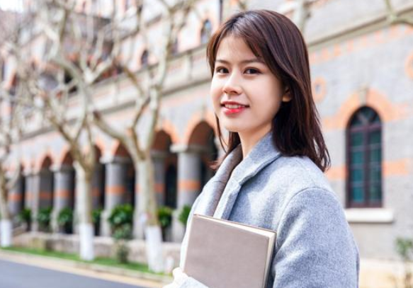 中国大学分8个档次，考上前3档毕业不愁没工作，你的母校在哪档