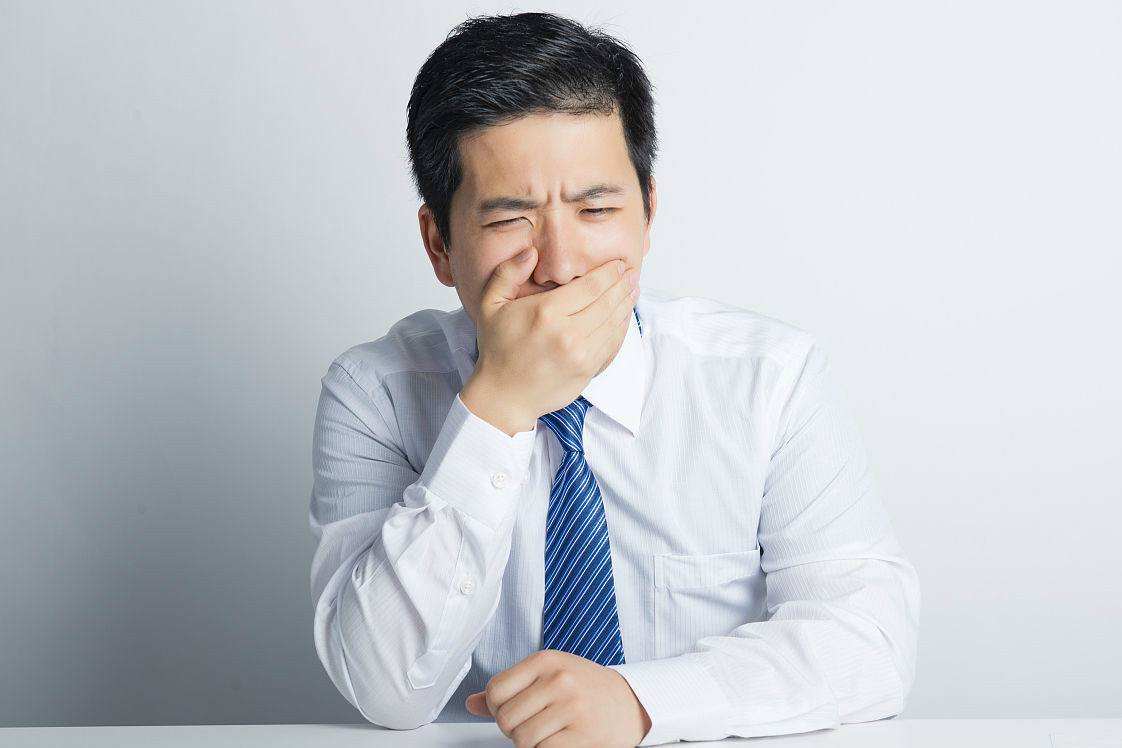 每个人都有口臭吗(口干口臭小便黄阴囊湿疹) - 散下步