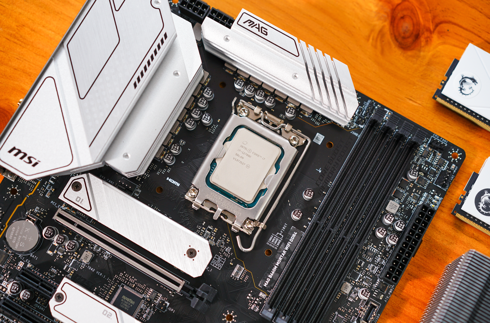 主板自带M.2散热片是鸡肋？看看B660迫击炮+PCIe4.0固态上机实测