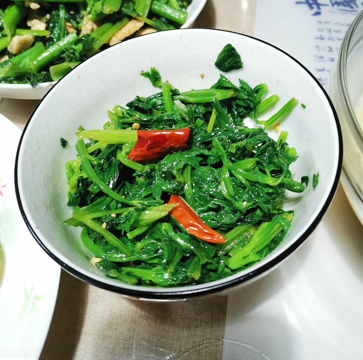 钙含量比牛奶还高的6种蔬菜，是牛奶的2-4倍，小孩补钙要多吃