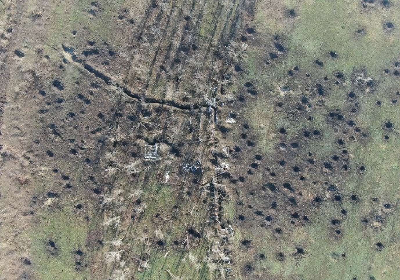 ���ڻ�ս��ʼ�����ս���������4��ʦ����3֧����������͹�ͻ�ƿ�