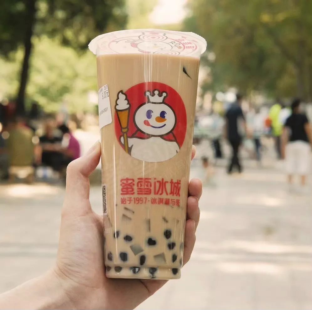 蜜雪冰城疯狂开店,加盟商吐槽不赚钱,每天卖几百杯也回不了本