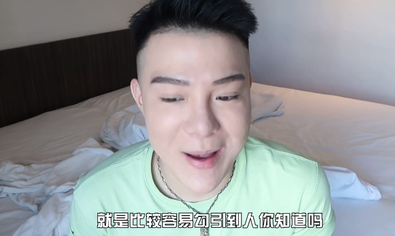 百万粉网红胡宾果翻车！翻垃圾桶拍照网暴素人，对方吞药直接送医