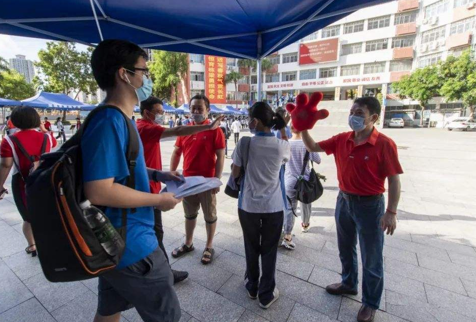 22年浙江进行“首场高考”，57万学生奔赴考场，网友却觉得不合理