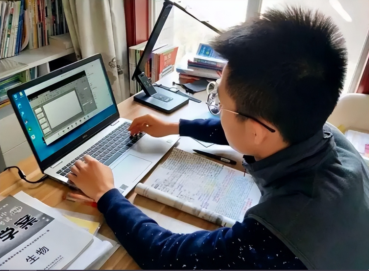 寒假刚结束暑假就来了，个别高校下发通知，大学生将迎来超长暑假