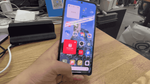 手机厂商们，把没用的「负一屏」删了吧