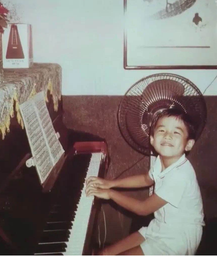 周杰伦成全村希望？回顾他的4段恋情，便知什么是分手见人品