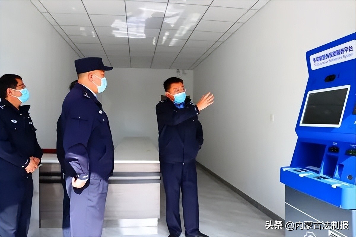 烏蘭察布市涼城縣副縣長(zhǎng)、公安局黨委書記、局長(zhǎng)楊宏檢查公安政務(wù)服務(wù)窗口工作