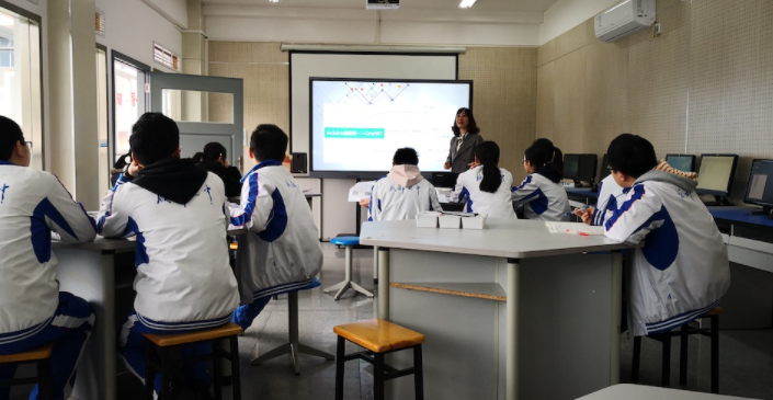 成都七中有多“强”？一本率高达95%，老牌985川大成“托底大学”