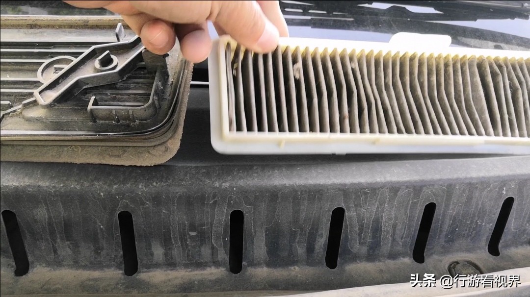 2022年五一之前，58168公里時(shí)候我給愛(ài)車(chē)更換空調(diào)濾芯，全程DIY