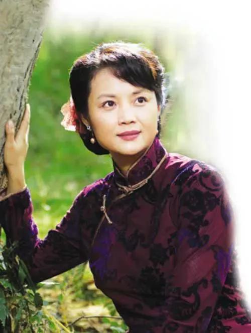 茹萍：温婉大方，气质婉约，魅力十足