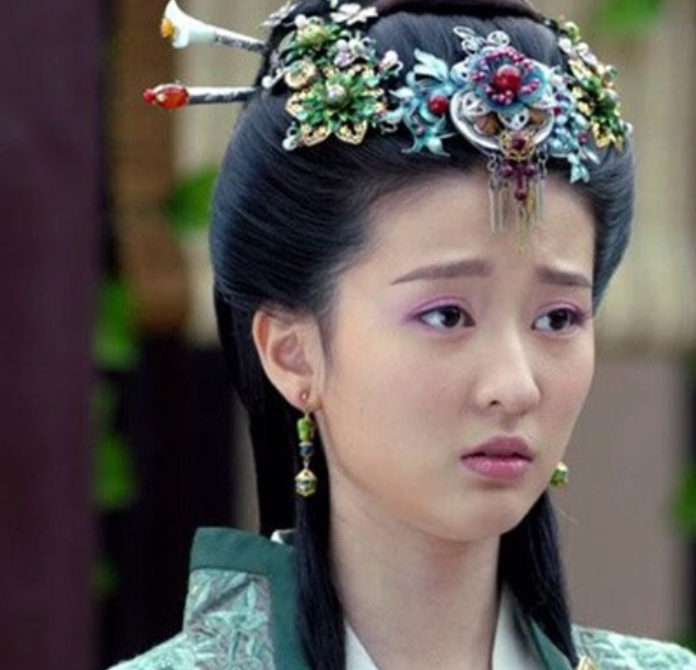 “自带苦相”的8位女星，五官凑在一起，演什么都很丧，可惜了