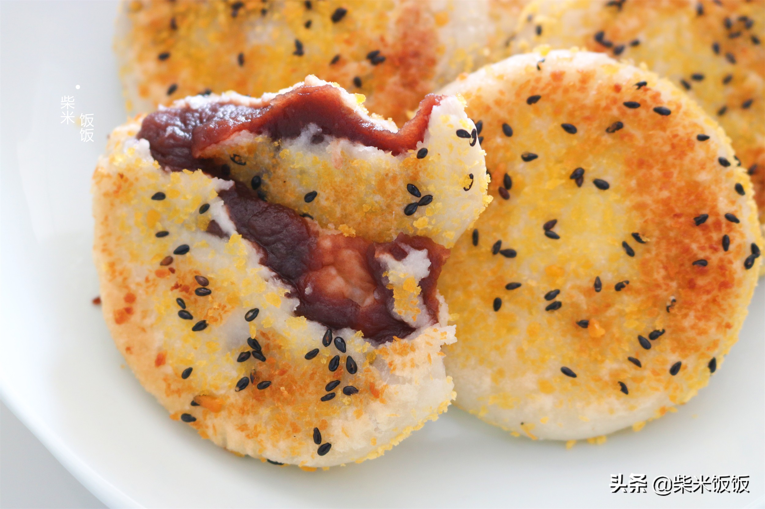 咬一口，外酥里糯，这个饼我家隔几天做一次，冬天吃正合适