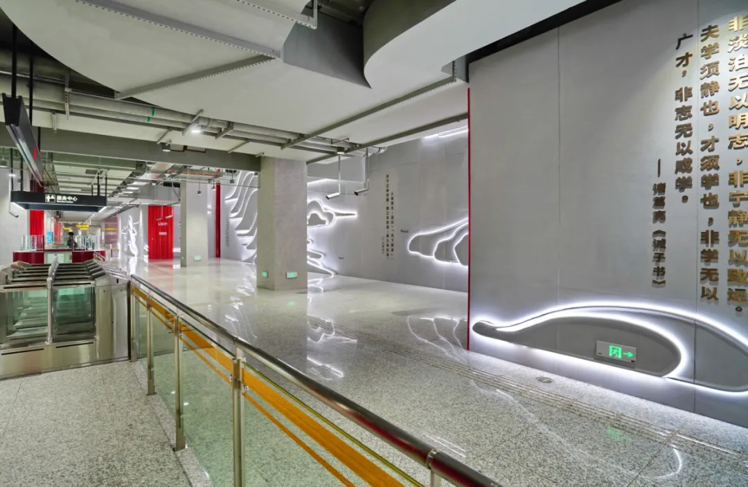 “最美车站”现身，2022上海网红打卡圣地，乘着地铁去旅行...