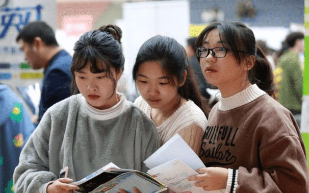 中国顶尖高校排名揭晓：清华北大稳居前三十强