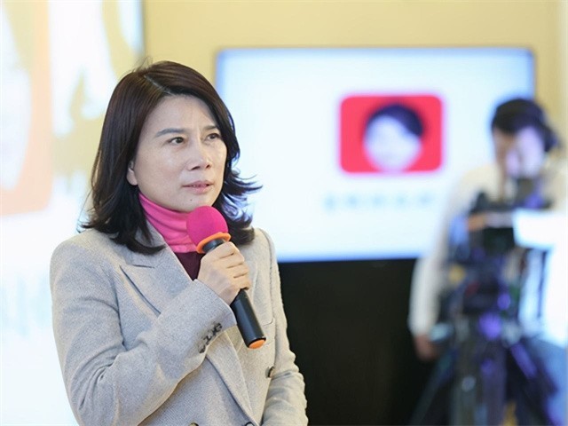 董明珠儿子(董明珠儿子：集才华与帅气于一身，37岁至今未婚，法律硕士研究生)