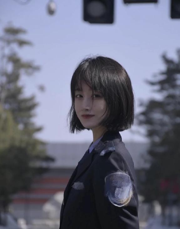 吉林一高校美女警花火了，又美又煞，网友：行走的“招生简章”