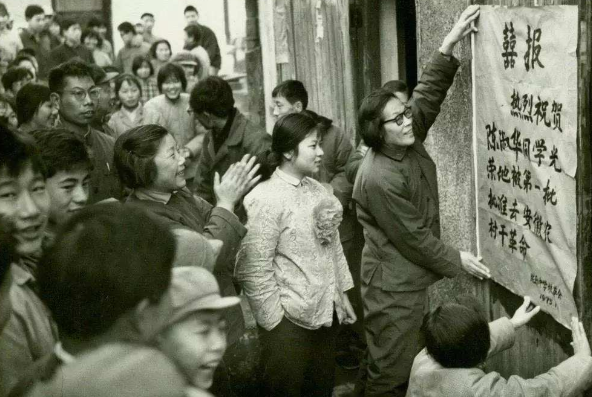 70年代高考试卷流出，难度让初中生笑弯了腰，网友感慨生不逢时