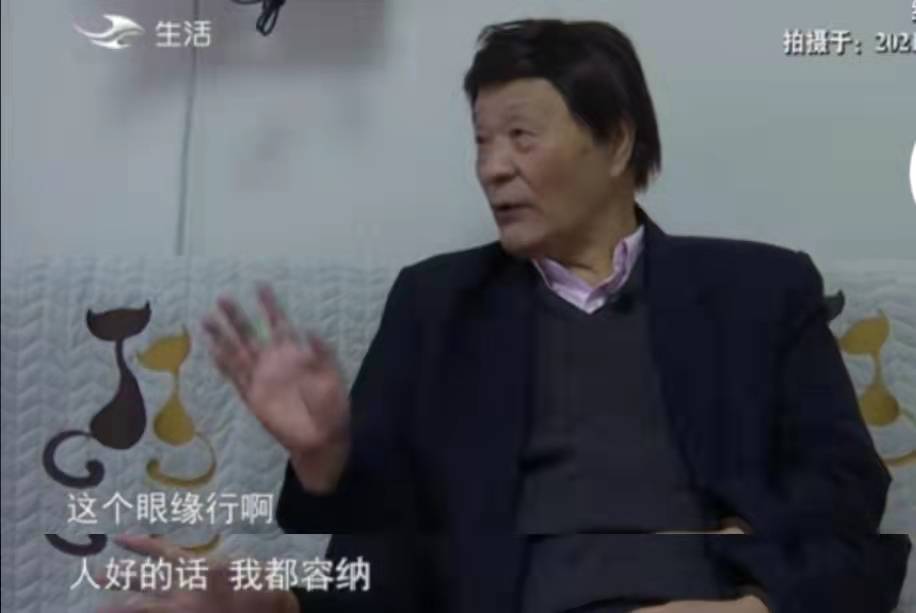 76岁老校长带假发相亲，对未来老伴只有一个要求：分房睡