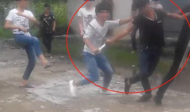7年前，反杀校园霸凌者的十五岁少年陈泗翰，出狱后梦想成为律师