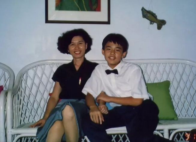 周杰伦成全村希望？回顾他的4段恋情，便知什么是分手见人品