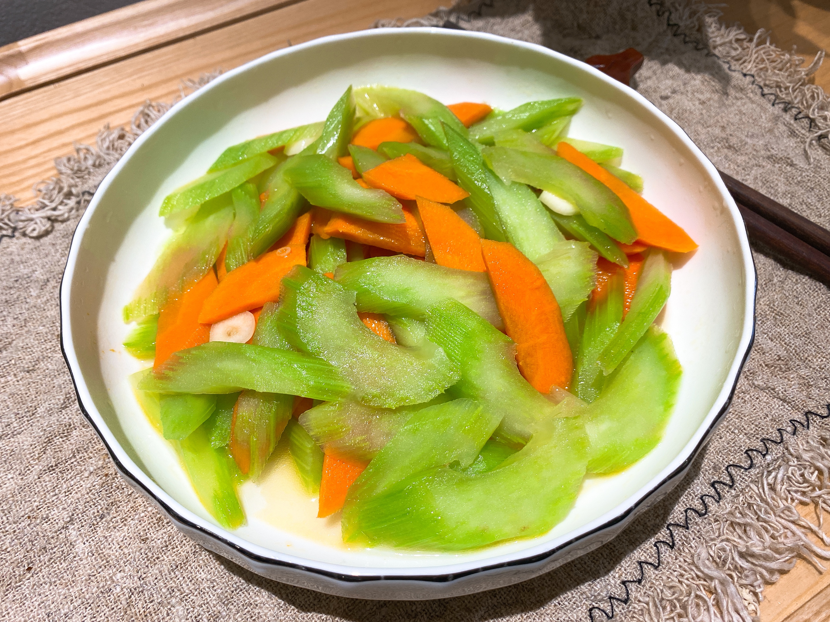 钙含量比牛奶还高的6种蔬菜，是牛奶的2-4倍，小孩补钙要多吃